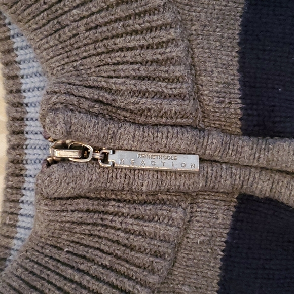 Kenneth Cole Reaction Striped Boy Sweater. Partial Zip front. Size 5 - Picture 3 of 4